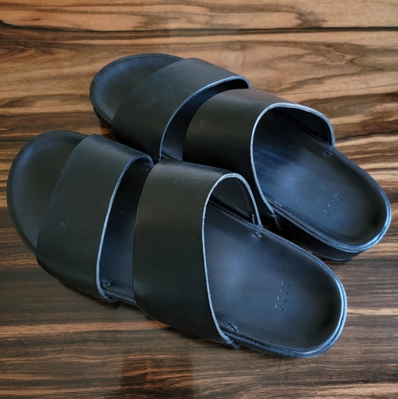 Feit Double Stap Black Leather Sandals